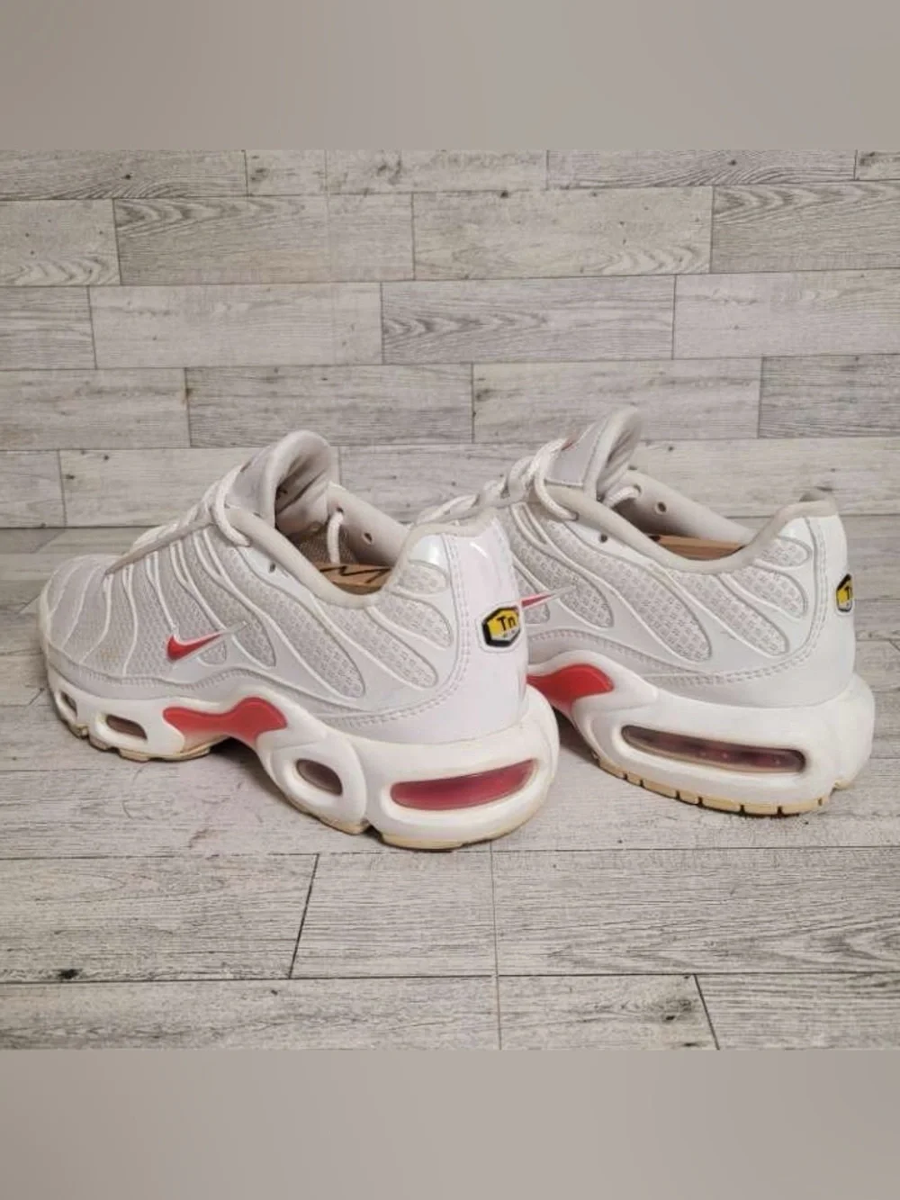 Women’s Nike Air Max Plus White Track Red Mesh  Athletic Sneakers Shoes Size 7.5